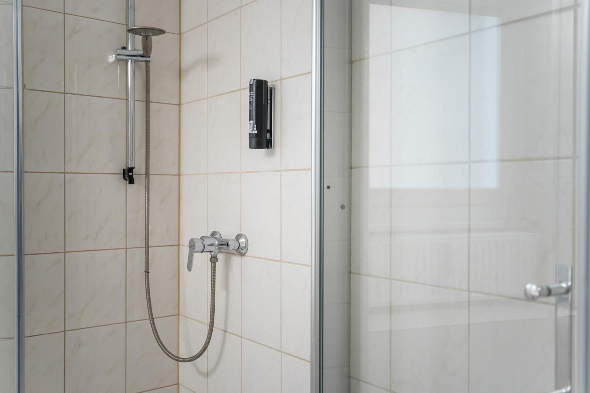 Spacious Family Apartment With 2 Bedrooms เบอร์ลิน ภายนอก รูปภาพ