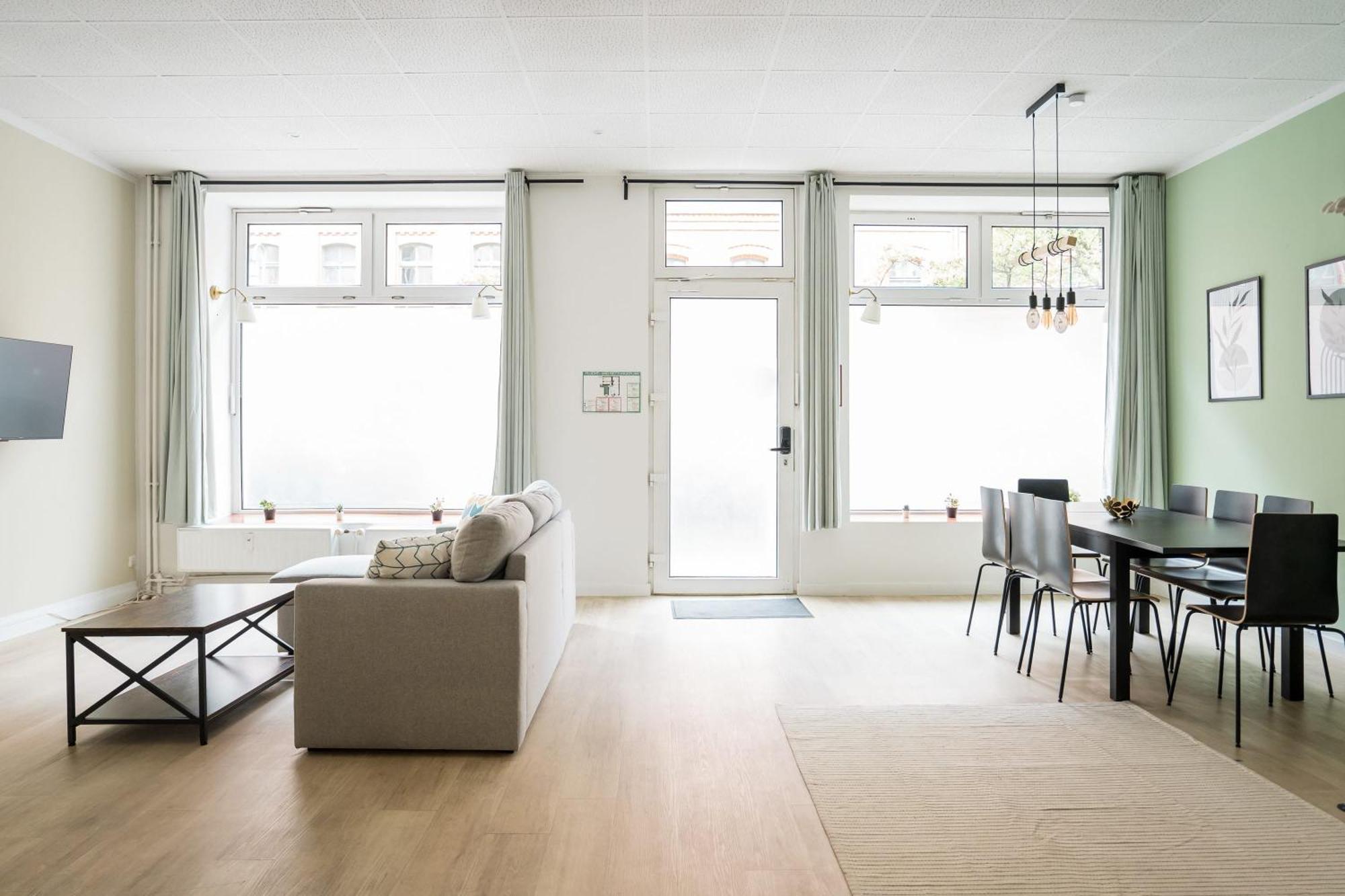 Spacious Family Apartment With 2 Bedrooms เบอร์ลิน ภายนอก รูปภาพ